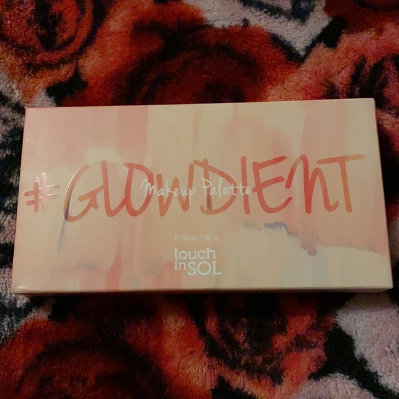 Makeup Bundle - Picture 4 of 8